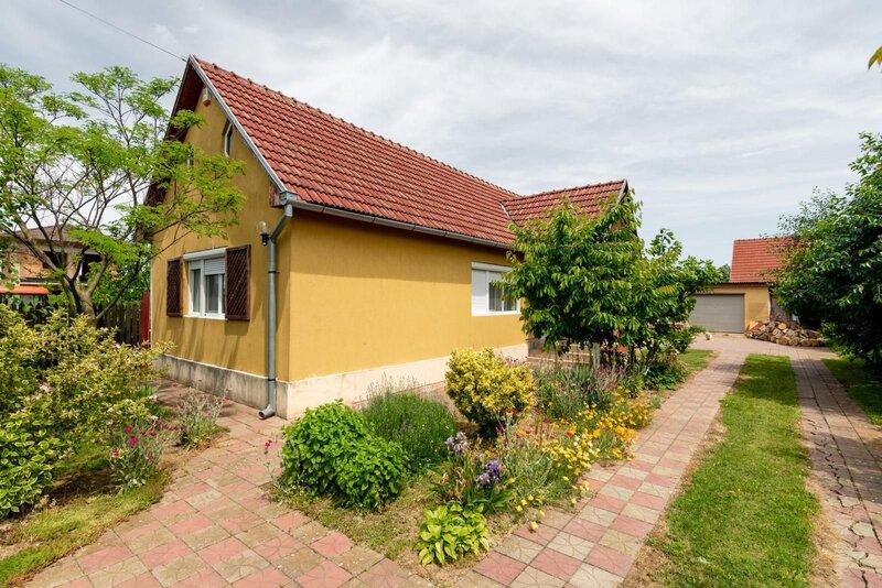 Casa 3 camere langa Oradea-Osorhei, 700 mp teren – 12 km de oras.